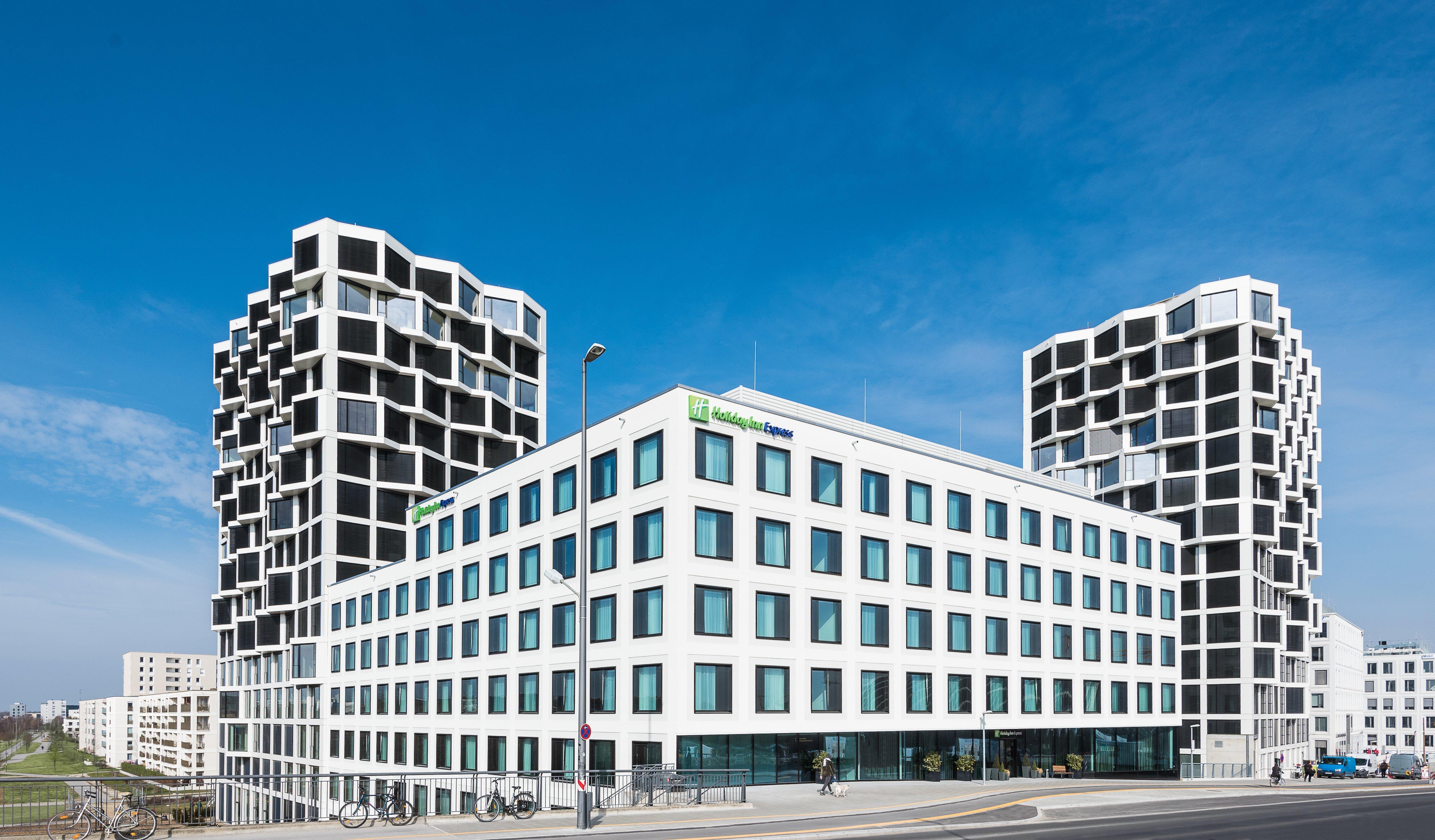 Express West 3*