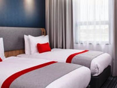 Express West Hotel